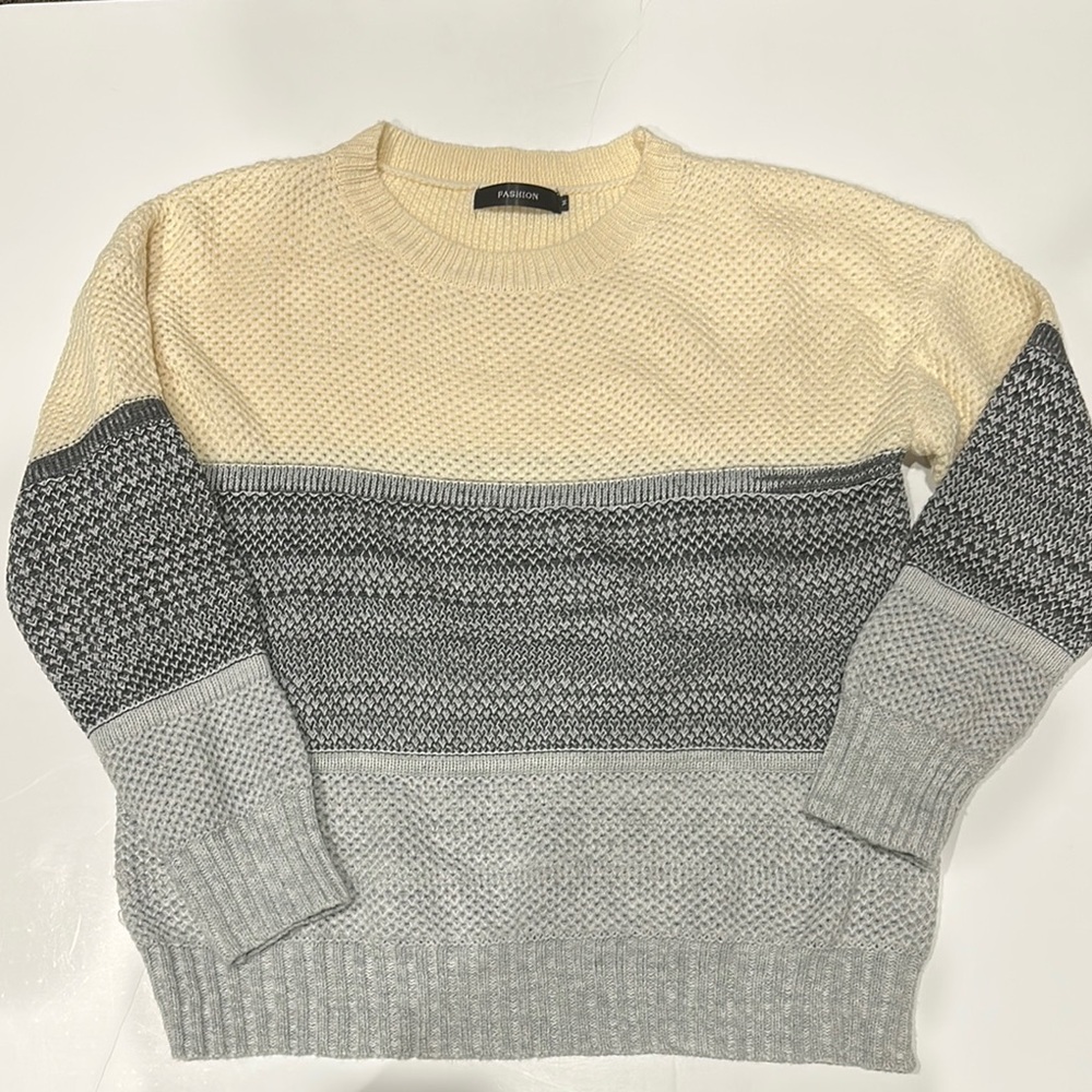 Pattern crew sweater
